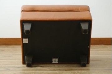 中古　美品　希少な廃番品　IDEE(イデー)　RIRA OTTOMAN(リラ オットマン)　本革　シンプルで取り入れやすいオットマン　(R-090761)
