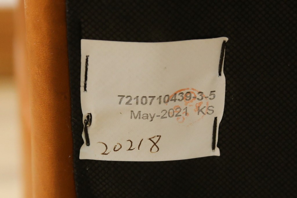 中古　美品　希少な廃番品　IDEE(イデー)　RIRA OTTOMAN(リラ オットマン)　本革　シンプルで取り入れやすいオットマン　(R-090761)