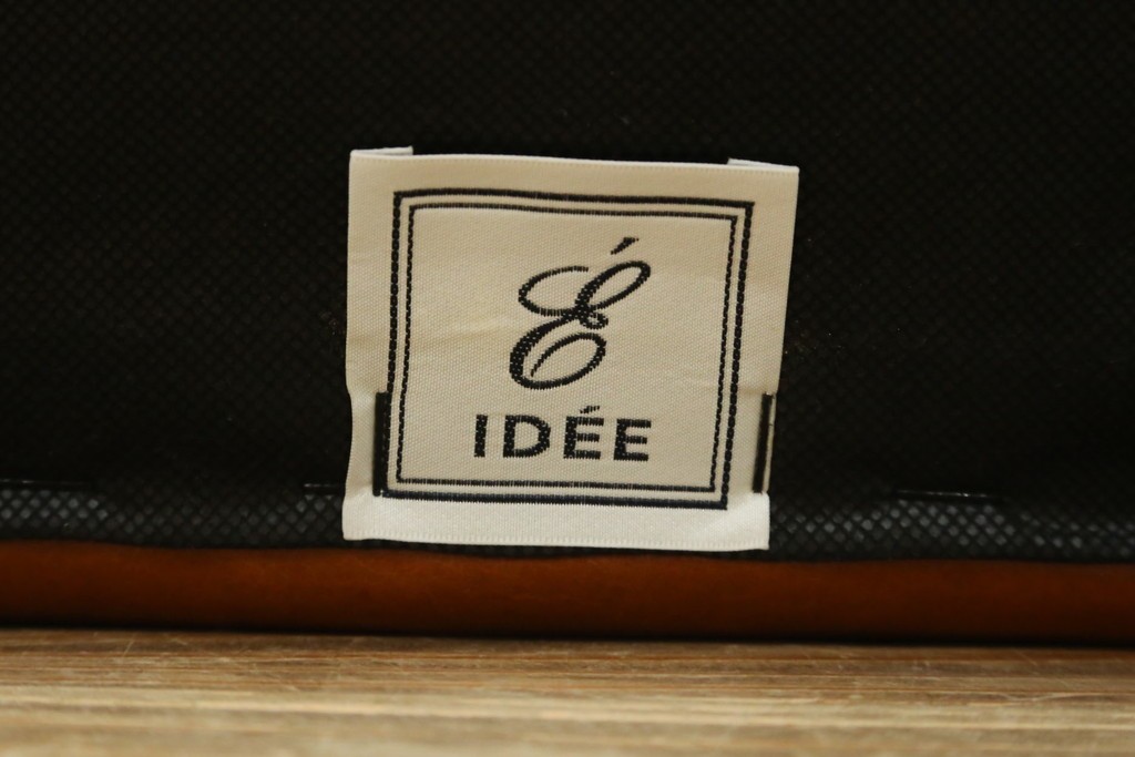 中古　美品　希少な廃番品　IDEE(イデー)　RIRA OTTOMAN(リラ オットマン)　本革　シンプルで取り入れやすいオットマン　(R-090761)
