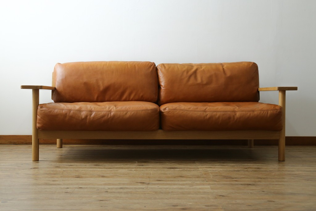 中古　美品　IDEE(イデー)　DIMANCHE SOFA(ディモンシュ ソファ)　ブラウンレザーとオーク材の組み合わせが上品な3人掛けソファ　(R-090762)