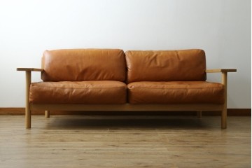 中古　美品　IDEE(イデー)　DIMANCHE SOFA(ディモンシュ ソファ)　ブラウンレザーとオーク材の組み合わせが上品な3人掛けソファ　(R-090762)