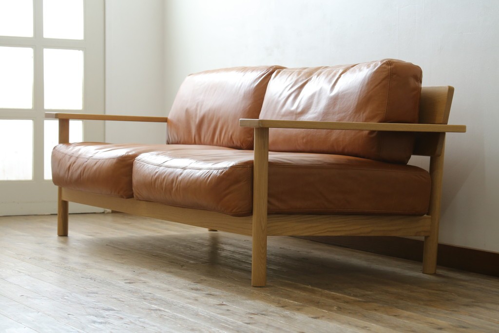 中古　美品　IDEE(イデー)　DIMANCHE SOFA(ディモンシュ ソファ)　ブラウンレザーとオーク材の組み合わせが上品な3人掛けソファ　(R-090762)