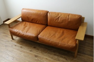 中古　美品　IDEE(イデー)　DIMANCHE SOFA(ディモンシュ ソファ)　ブラウンレザーとオーク材の組み合わせが上品な3人掛けソファ　(R-090762)