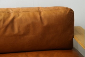 中古　美品　IDEE(イデー)　DIMANCHE SOFA(ディモンシュ ソファ)　ブラウンレザーとオーク材の組み合わせが上品な3人掛けソファ　(R-090762)