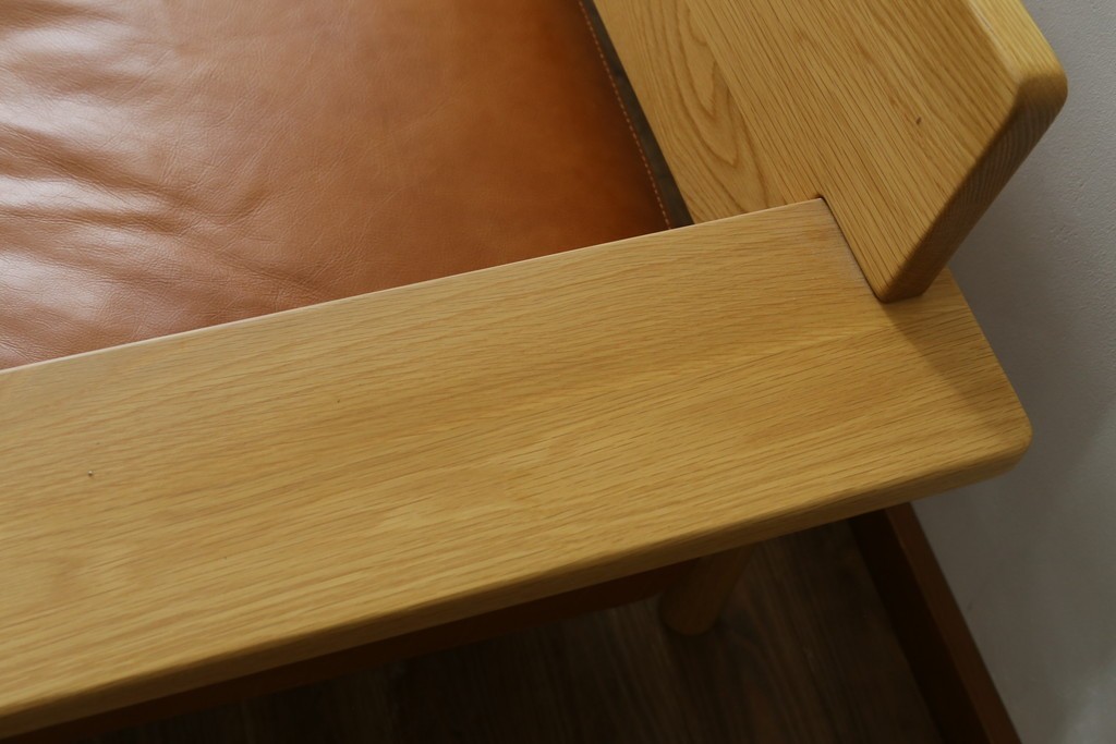 中古　美品　IDEE(イデー)　DIMANCHE SOFA(ディモンシュ ソファ)　ブラウンレザーとオーク材の組み合わせが上品な3人掛けソファ　(R-090762)