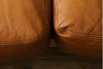 中古　美品　IDEE(イデー)　DIMANCHE SOFA(ディモンシュ ソファ)　ブラウンレザーとオーク材の組み合わせが上品な3人掛けソファ　(R-090762)