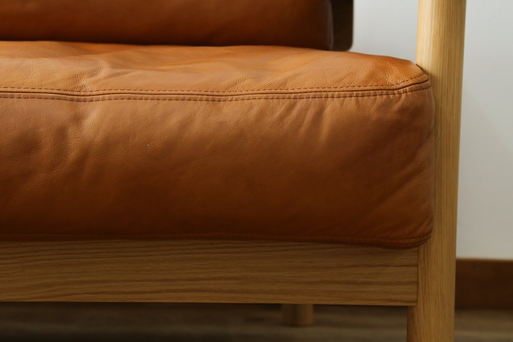 中古　美品　IDEE(イデー)　DIMANCHE SOFA(ディモンシュ ソファ)　ブラウンレザーとオーク材の組み合わせが上品な3人掛けソファ　(R-090762)