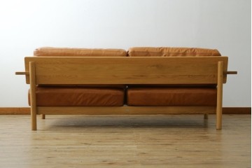 中古　美品　IDEE(イデー)　DIMANCHE SOFA(ディモンシュ ソファ)　ブラウンレザーとオーク材の組み合わせが上品な3人掛けソファ　(R-090762)