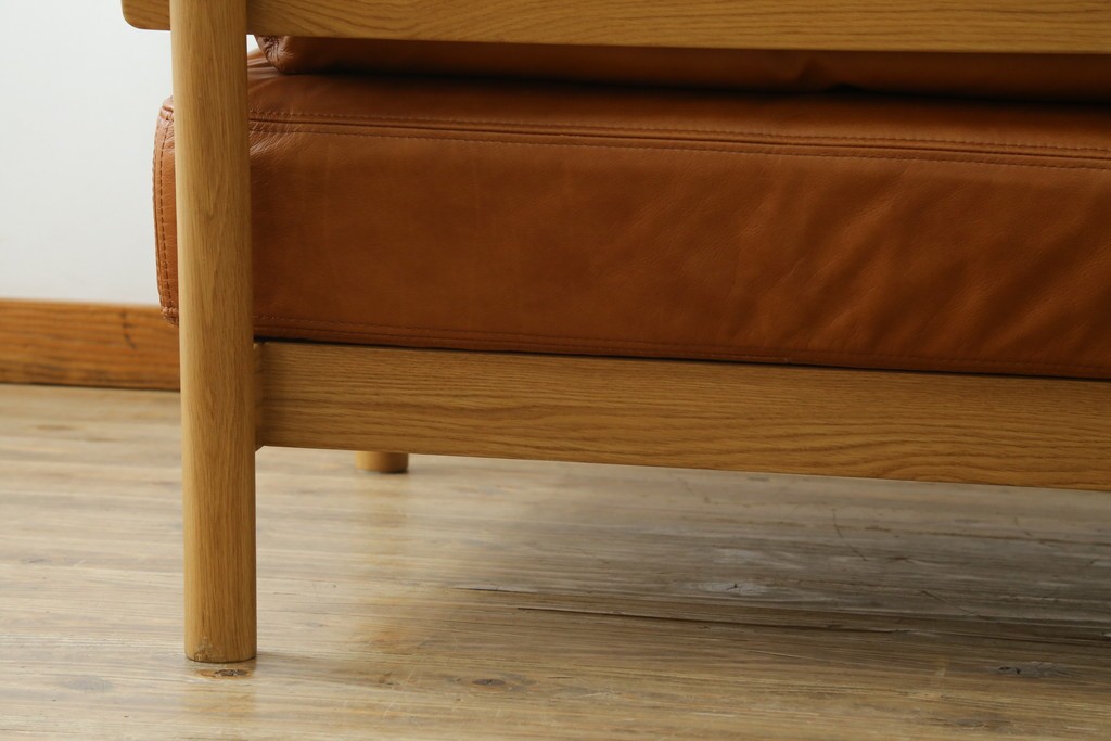 中古　美品　IDEE(イデー)　DIMANCHE SOFA(ディモンシュ ソファ)　ブラウンレザーとオーク材の組み合わせが上品な3人掛けソファ　(R-090762)