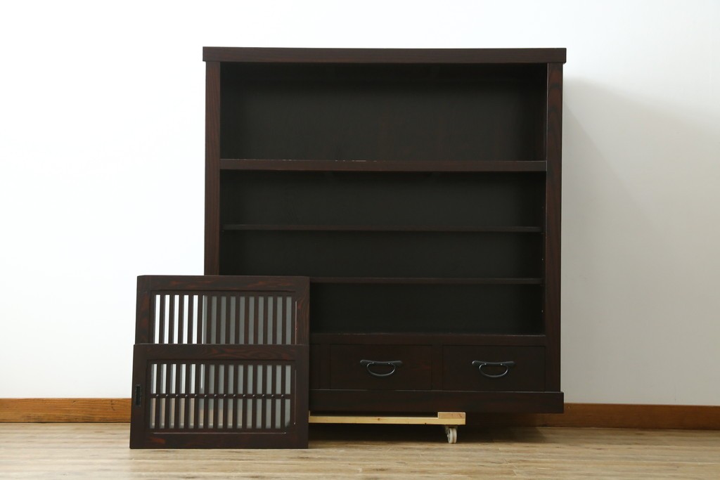 中古　美品　タモ材　端正な縦格子が魅力の和モダンな戸棚　(R-090763)