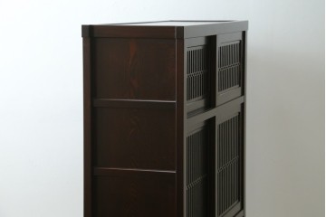 中古　美品　タモ材　端正な縦格子が魅力の和モダンな戸棚　(R-090763)