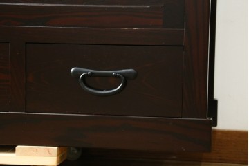 中古　美品　タモ材　端正な縦格子が魅力の和モダンな戸棚　(R-090763)