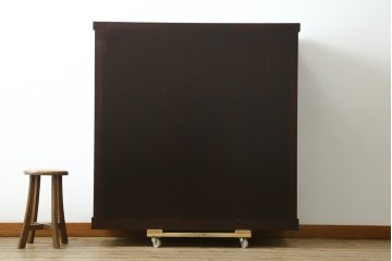 中古　美品　タモ材　端正な縦格子が魅力の和モダンな戸棚　(R-090763)