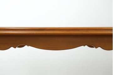 中古　美品　横浜クラシック家具ダニエル(Daniel)　優雅な曲線と挽物脚がクラシカルなダイニングテーブル　(R-090765)