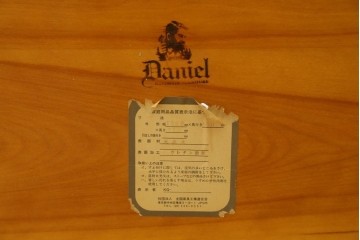 中古　美品　横浜クラシック家具ダニエル(Daniel)　優雅な曲線と挽物脚がクラシカルなダイニングテーブル　(R-090765)