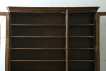 中古　カリモク家具(karimoku)　domani(ドマーニ)　アーチを描く格子がクラシカルな印象を添えるキャビネット　定価約100万円　(R-090766)