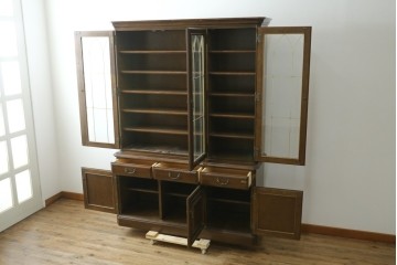 中古　カリモク家具(karimoku)　domani(ドマーニ)　アーチを描く格子がクラシカルな印象を添えるキャビネット　定価約100万円　(R-090766)