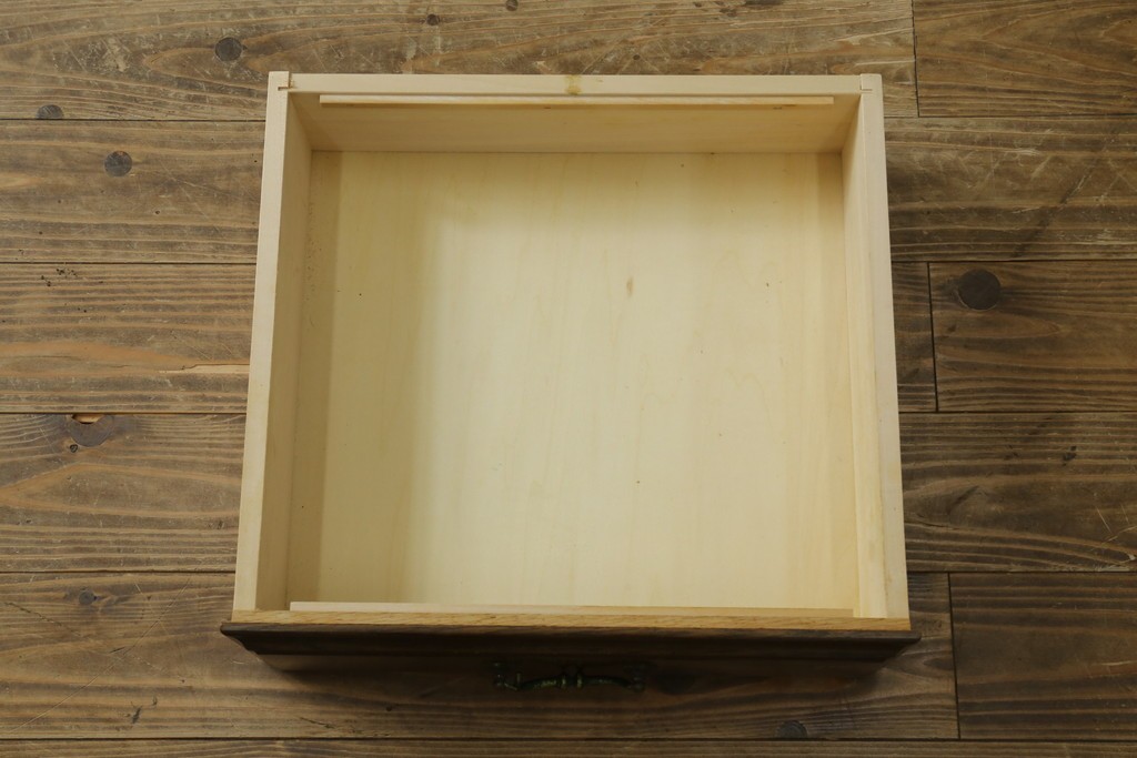 中古　カリモク家具(karimoku)　domani(ドマーニ)　アーチを描く格子がクラシカルな印象を添えるキャビネット　定価約100万円　(R-090766)