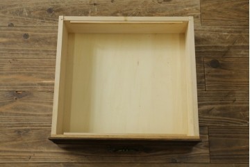 中古　カリモク家具(karimoku)　domani(ドマーニ)　アーチを描く格子がクラシカルな印象を添えるキャビネット　定価約100万円　(R-090766)