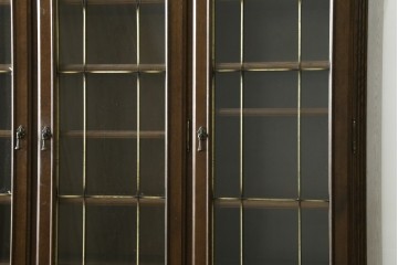 中古　カリモク家具(karimoku)　domani(ドマーニ)　アーチを描く格子がクラシカルな印象を添えるキャビネット　定価約100万円　(R-090766)
