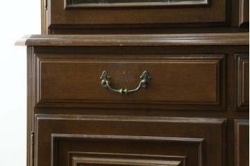 中古　カリモク家具(karimoku)　domani(ドマーニ)　アーチを描く格子がクラシカルな印象を添えるキャビネット　定価約100万円　(R-090766)