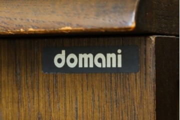 中古　カリモク家具(karimoku)　domani(ドマーニ)　アーチを描く格子がクラシカルな印象を添えるキャビネット　定価約100万円　(R-090766)