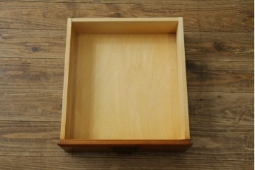 中古　横浜クラシック家具ダニエル(Daniel)　アーリーアメリカン　A-206　ガラス扉付きの上品なサイドボード　定価約64万円　(R-090767)