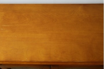 中古　横浜クラシック家具ダニエル(Daniel)　アーリーアメリカン　A-206　ガラス扉付きの上品なサイドボード　定価約64万円　(R-090767)