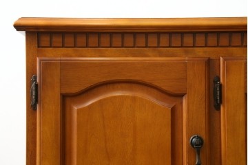 中古　横浜クラシック家具ダニエル(Daniel)　アーリーアメリカン　A-206　ガラス扉付きの上品なサイドボード　定価約64万円　(R-090767)
