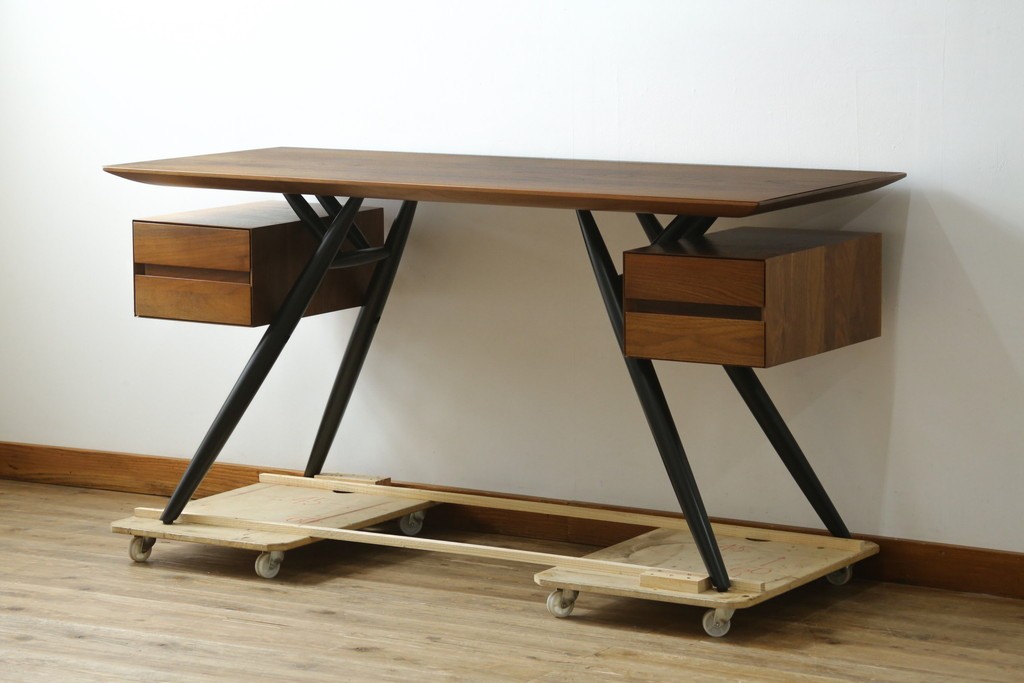中古　希少な廃番品　起立木工(KIRITSU MOKKO)　LEARN(ラーン)　ウォールナット材　ブラウンカラーと黒脚のコントラストが映えるワークデスク　(R-090769)