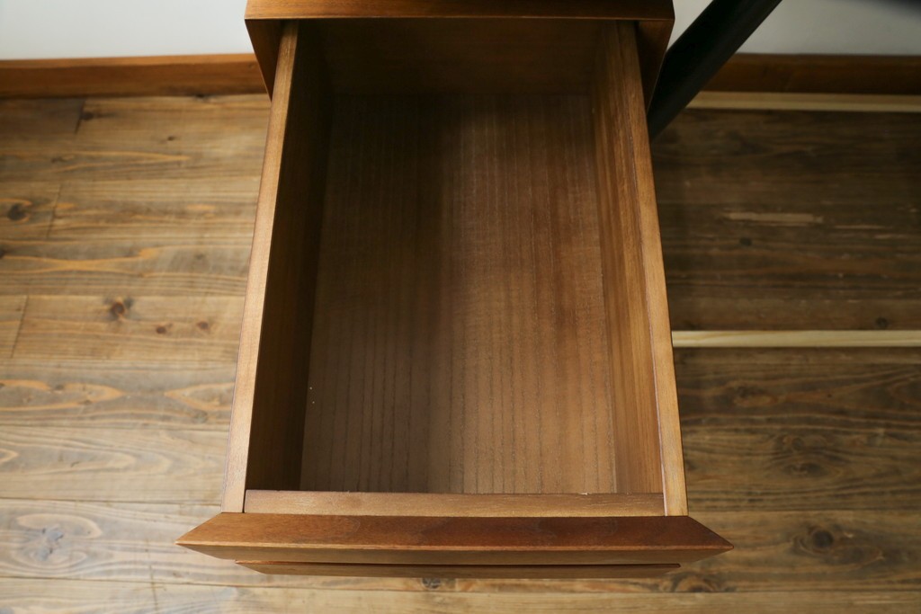 中古　希少な廃番品　起立木工(KIRITSU MOKKO)　LEARN(ラーン)　ウォールナット材　ブラウンカラーと黒脚のコントラストが映えるワークデスク　(R-090769)