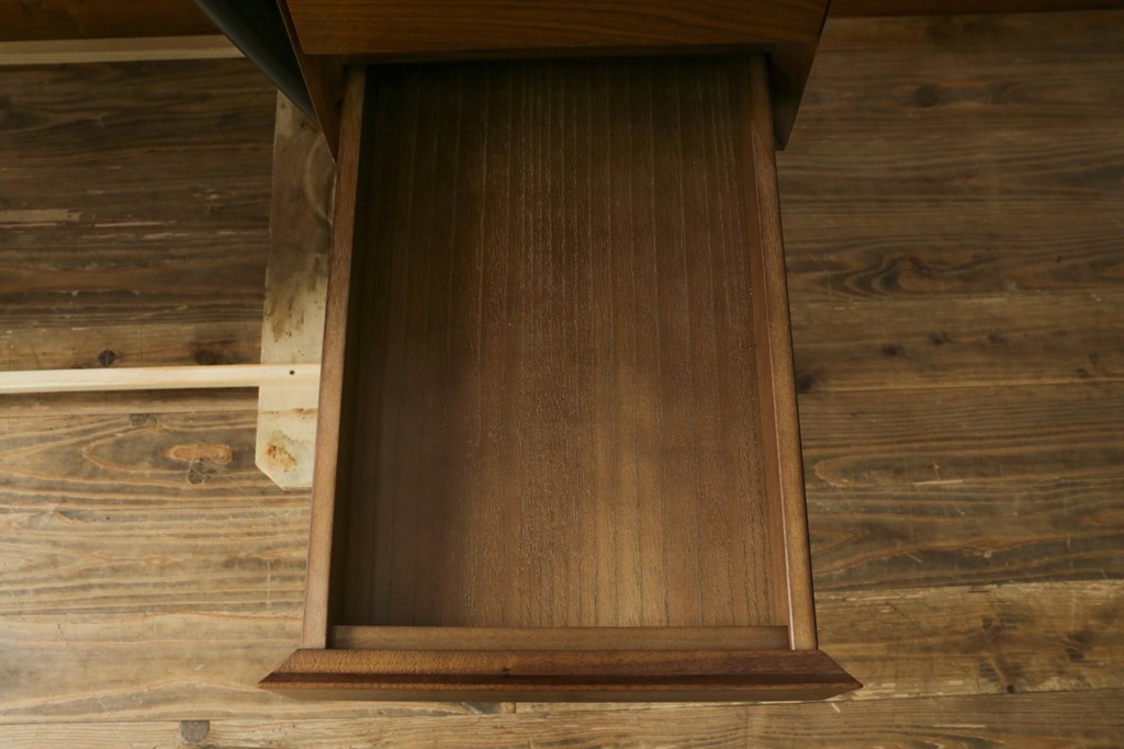 中古　希少な廃番品　起立木工(KIRITSU MOKKO)　LEARN(ラーン)　ウォールナット材　ブラウンカラーと黒脚のコントラストが映えるワークデスク　(R-090769)
