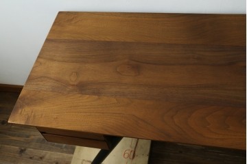 中古　希少な廃番品　起立木工(KIRITSU MOKKO)　LEARN(ラーン)　ウォールナット材　ブラウンカラーと黒脚のコントラストが映えるワークデスク　(R-090769)