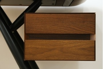 中古　希少な廃番品　起立木工(KIRITSU MOKKO)　LEARN(ラーン)　ウォールナット材　ブラウンカラーと黒脚のコントラストが映えるワークデスク　(R-090769)
