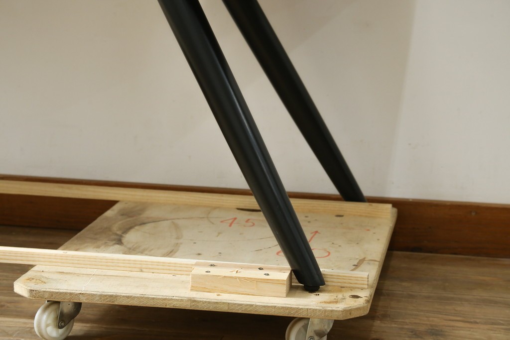 中古　希少な廃番品　起立木工(KIRITSU MOKKO)　LEARN(ラーン)　ウォールナット材　ブラウンカラーと黒脚のコントラストが映えるワークデスク　(R-090769)