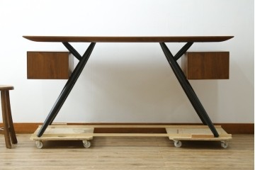 中古　希少な廃番品　起立木工(KIRITSU MOKKO)　LEARN(ラーン)　ウォールナット材　ブラウンカラーと黒脚のコントラストが映えるワークデスク　(R-090769)
