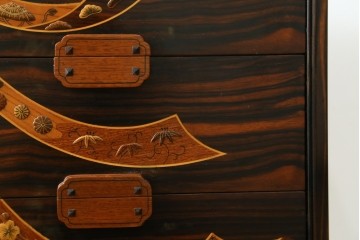 中古　美品　大阪唐木指物　吉田唐木工芸社　寄木細工と象嵌が華やかな小型チェスト　(R-090770)