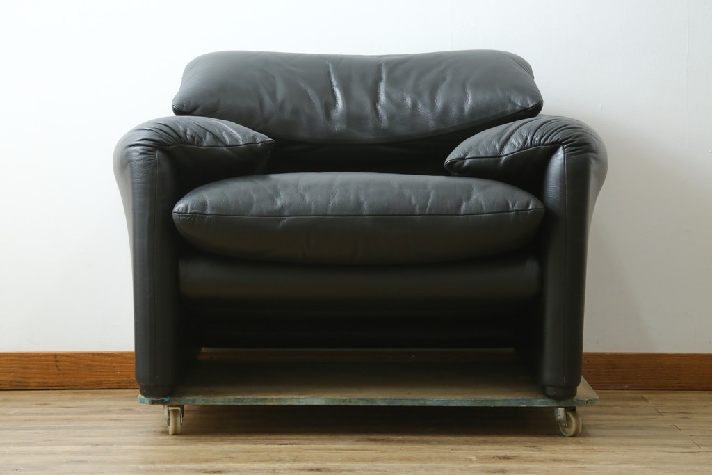 中古　美品　Cassina(カッシーナ)　MARALUNGA(マラルンガ)　本革　包み込むようなフォルムが魅力!　背もたれの高さを切り替えられる機能的な1人掛けソファ　現行定価約120万円　(R-090772)