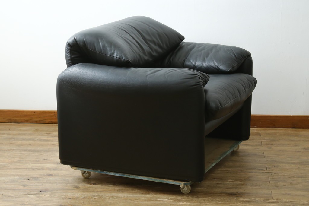中古　美品　Cassina(カッシーナ)　MARALUNGA(マラルンガ)　本革　包み込むようなフォルムが魅力!　背もたれの高さを切り替えられる機能的な1人掛けソファ　現行定価約120万円　(R-090772)