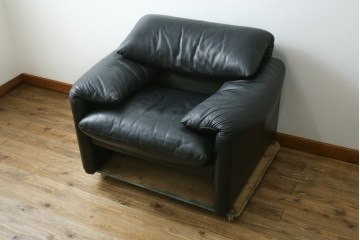 中古　美品　Cassina(カッシーナ)　MARALUNGA(マラルンガ)　本革　包み込むようなフォルムが魅力!　背もたれの高さを切り替えられる機能的な1人掛けソファ　現行定価約120万円　(R-090772)