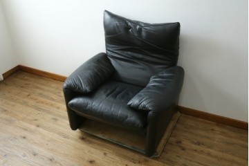 中古　美品　Cassina(カッシーナ)　MARALUNGA(マラルンガ)　本革　包み込むようなフォルムが魅力!　背もたれの高さを切り替えられる機能的な1人掛けソファ　現行定価約120万円　(R-090772)