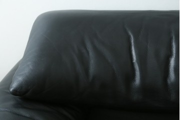中古　美品　Cassina(カッシーナ)　MARALUNGA(マラルンガ)　本革　包み込むようなフォルムが魅力!　背もたれの高さを切り替えられる機能的な1人掛けソファ　現行定価約120万円　(R-090772)
