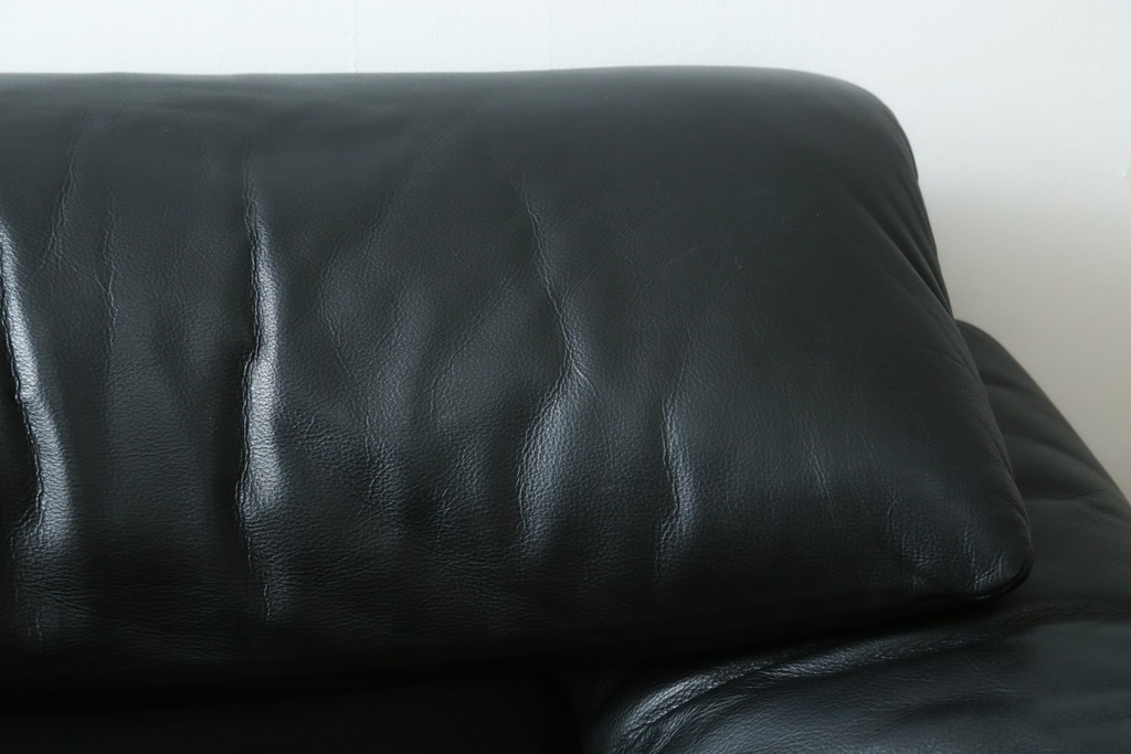 中古　美品　Cassina(カッシーナ)　MARALUNGA(マラルンガ)　本革　包み込むようなフォルムが魅力!　背もたれの高さを切り替えられる機能的な1人掛けソファ　現行定価約120万円　(R-090772)