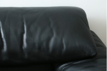 中古　美品　Cassina(カッシーナ)　MARALUNGA(マラルンガ)　本革　包み込むようなフォルムが魅力!　背もたれの高さを切り替えられる機能的な1人掛けソファ　現行定価約120万円　(R-090772)