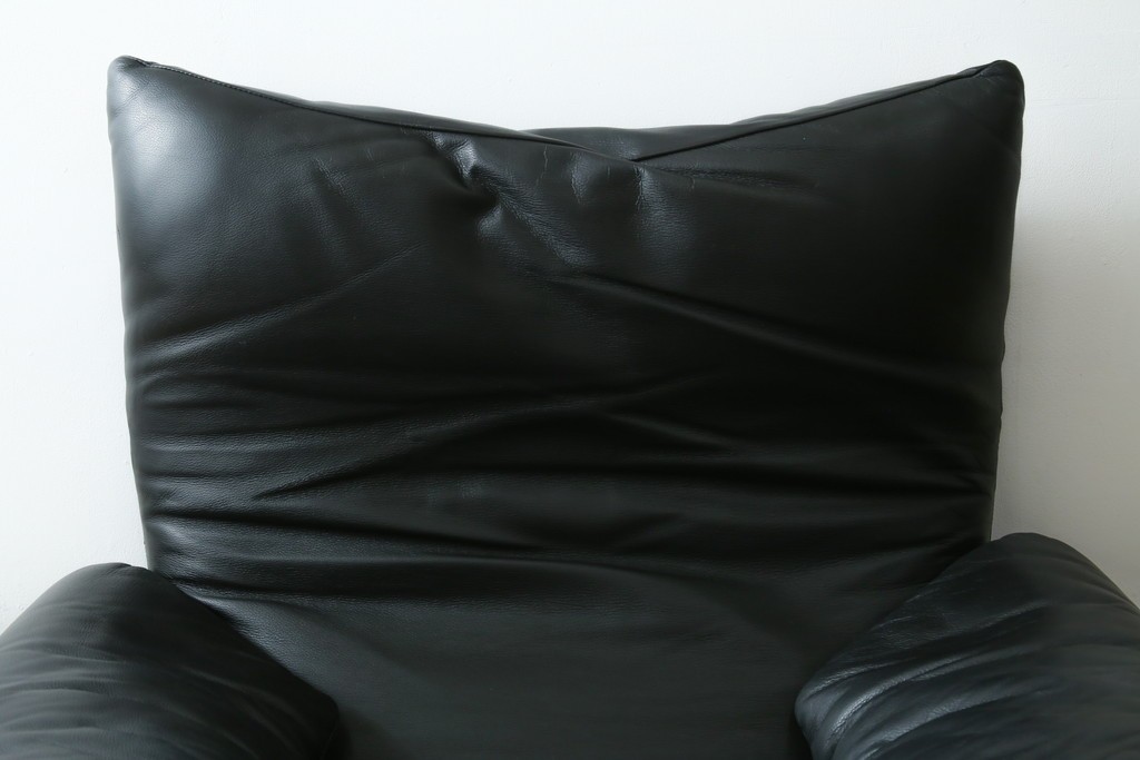 中古　美品　Cassina(カッシーナ)　MARALUNGA(マラルンガ)　本革　包み込むようなフォルムが魅力!　背もたれの高さを切り替えられる機能的な1人掛けソファ　現行定価約120万円　(R-090772)