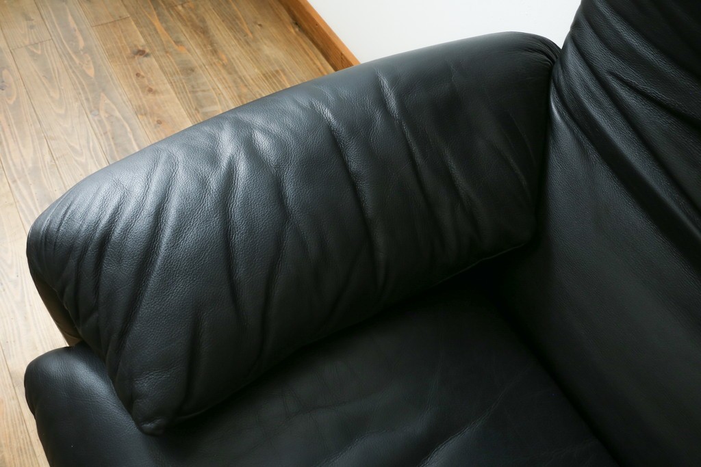 中古　美品　Cassina(カッシーナ)　MARALUNGA(マラルンガ)　本革　包み込むようなフォルムが魅力!　背もたれの高さを切り替えられる機能的な1人掛けソファ　現行定価約120万円　(R-090772)