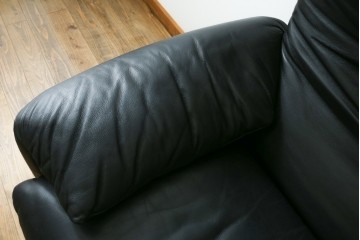 中古　美品　Cassina(カッシーナ)　MARALUNGA(マラルンガ)　本革　包み込むようなフォルムが魅力!　背もたれの高さを切り替えられる機能的な1人掛けソファ　現行定価約120万円　(R-090772)