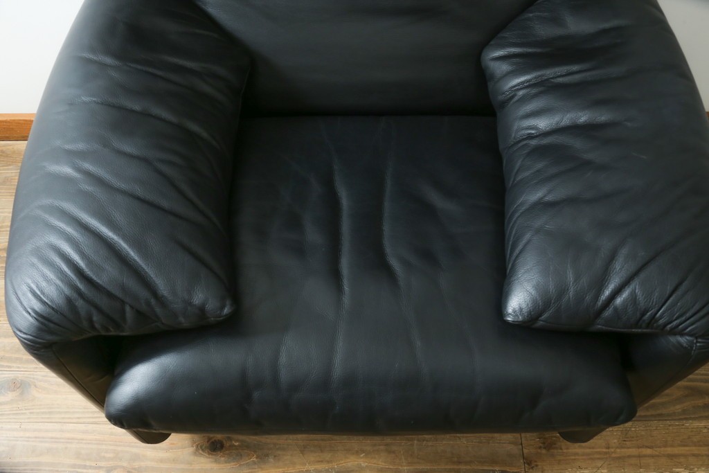 中古　美品　Cassina(カッシーナ)　MARALUNGA(マラルンガ)　本革　包み込むようなフォルムが魅力!　背もたれの高さを切り替えられる機能的な1人掛けソファ　現行定価約120万円　(R-090772)