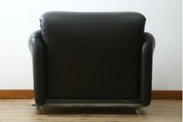 中古　美品　Cassina(カッシーナ)　MARALUNGA(マラルンガ)　本革　包み込むようなフォルムが魅力!　背もたれの高さを切り替えられる機能的な1人掛けソファ　現行定価約120万円　(R-090772)