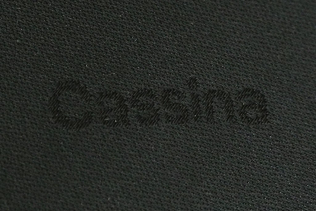 中古　美品　Cassina(カッシーナ)　MARALUNGA(マラルンガ)　本革　包み込むようなフォルムが魅力!　背もたれの高さを切り替えられる機能的な1人掛けソファ　現行定価約120万円　(R-090772)